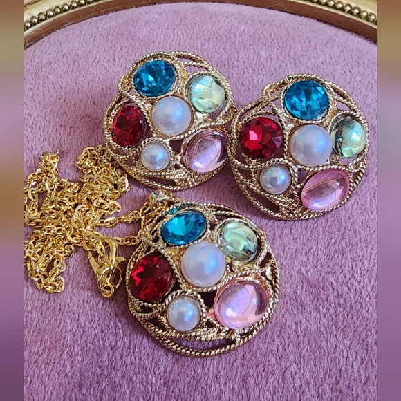 Beautiful Gemstone Necklace Set - Picture 3 of 10